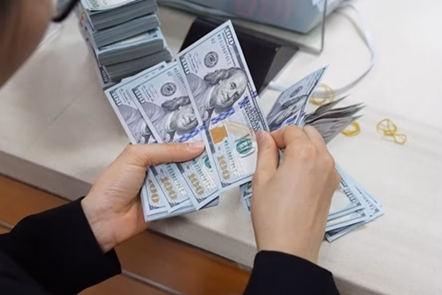Tỷ giá ngoại tệ 13.12: Giá USD chợ đen liên tục giảm giá. Ảnh TL Tỷ giá ngoại tệ 13.12: Giá USD chợ đen liên tục giảm giá. Ảnh TL