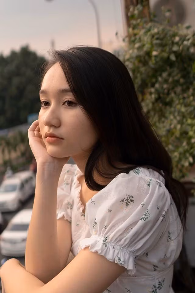 Với vẻ đẹp mong manh, Trúc Anh hứa hẹn là cái tên sáng giá của nền điện ảnh Việt trong tương lai. Ảnh: FBNV. 