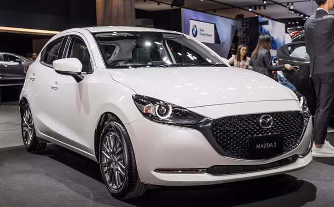 Mazda2 2020 có cụm lưới tản nhiệt mạ crôm nổi bật hơn phiên bản cũ Mazda2 2020 có cụm lưới tản nhiệt mạ crôm nổi bật hơn phiên bản cũ