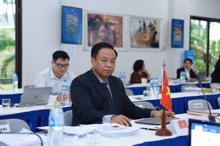 Ông Lê Đức Trung-Chánh Văn phòng Ủy ban sông Mê Kông Việt Nam nói về một số vấn đề liên quan đến việc tham vấn cho Dự án thủy điện Pắc Lay. Ảnh:vnmc ông Lê Đức Trung – Chánh Văn phòng Ủy ban sông Mê Công Việt Nam xung quanh một số vấn đề liên quan đến việc tham vấn cho Dự án thủy điện