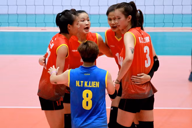 Bóng chuyền nữ Việt Nam thắng liên tiếp 2 trận, đoạt vé vào chung kết - Ảnh Phương Nghi 