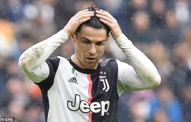 Ronaldo lại bị Messi dẫn trước về số lần đoạt Quả bóng Vàng. Ảnh: EPA. Ronaldo lại bị Messi dẫn trước về số lần đoạt Quả bóng Vàng. Ảnh: EPA.