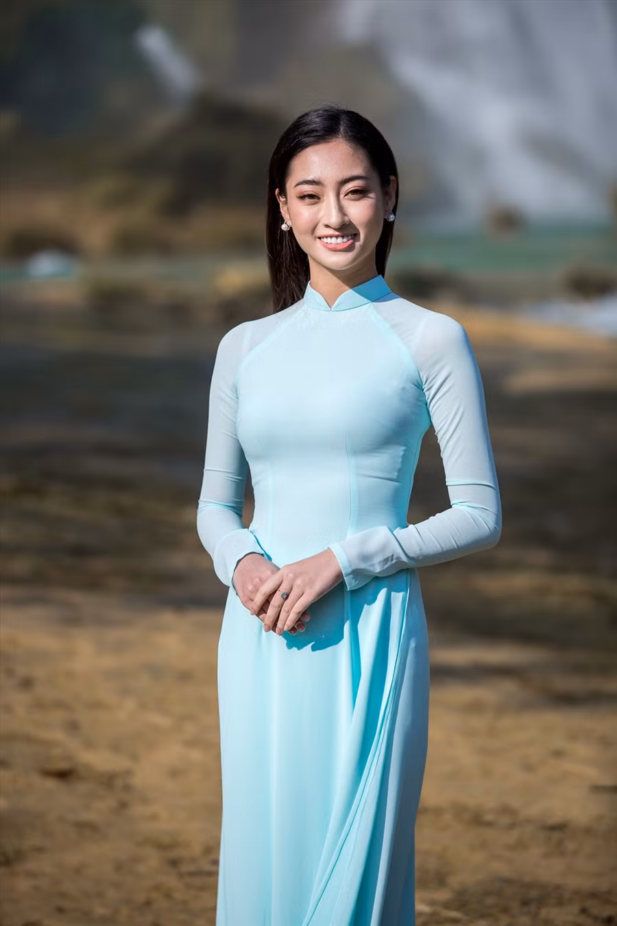 Lương Thuỳ Linh sinh năm 2000, tại Cao Bằng. Cô sở hữu chiều cao “khủng” và số đo 3 vòng ấn tượng. Người đẹp đăng quang Miss World Việt Nam 2019 vào tháng 8.2019. Cô là đại diện chính thức của Việt Nam tham dự Miss World - Hoa hậu Thế giới 2019. Ảnh: Minh Đức.