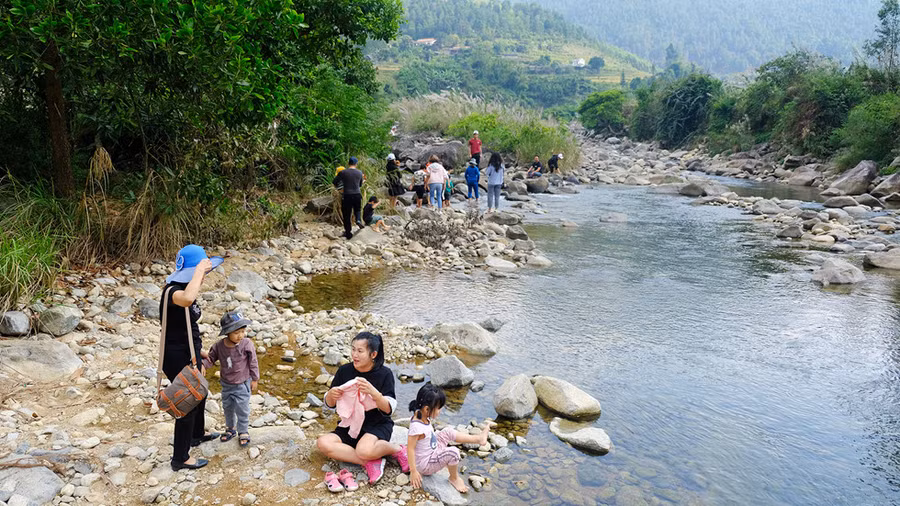  Bình Liêu có nhiều suối nhỏ níu chân du khách vui đùa