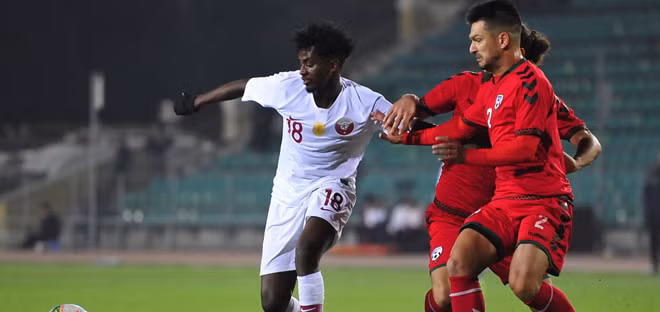 Qatar (trái) tiếp tục đứng đầu bảng E - Ảnh AFC