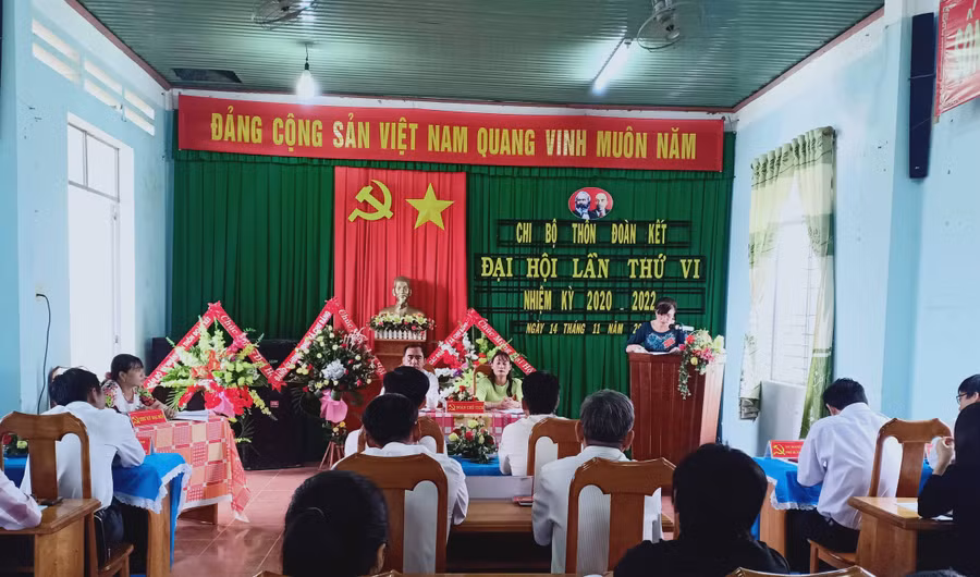 Toàn cảnh Đại hội điểm Chi bộ thôn Đoàn Kết. Ảnh: Như Loan