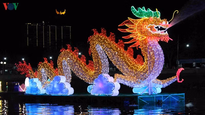 Mô hình rồng vàng làm chủ đạo.