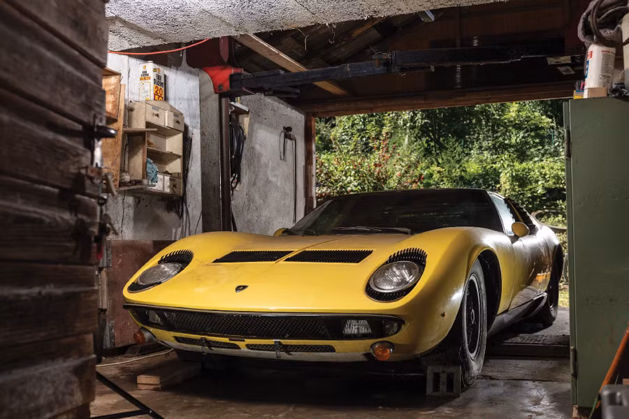 Chiếc Lamborghini Miura P400 S gần 50 năm tuổi.