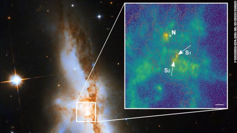 Thiên hà NGC 6240 với 3 hố đen siêu nặng ở trung tâm. Ảnh: CNN Thiên hà NGC 6240 với 3 hố đen siêu nặng ở trung tâm. Ảnh: CNN