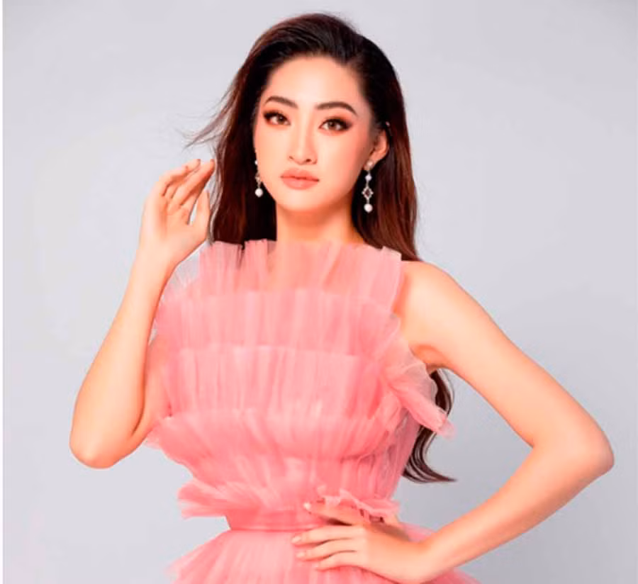 Lương Thùy Linh diện đầm hồng công chúa, ra mắt ấn tượng trong phần thi tài năng tại 'Miss World' - Ảnh: NVCC