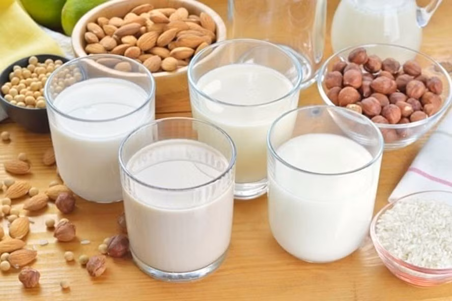Trong sữa có chứa nhiều canxi giúp xương chắc khỏe. ảnh: S.T