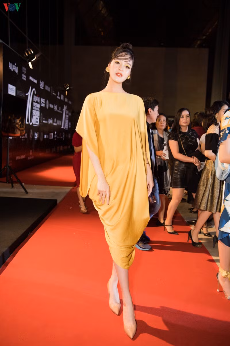 Thảm đỏ còn có sự xuất hiện của Á hậu Hoàng Anh. Thảm đỏ còn có sự xuất hiện của Á hậu Hoàng Anh.
