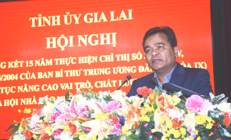 Đồng chí Hồ Văn Niên phát biểu chỉ đạo tại hội nghị. Ảnh: Vĩnh Hoàng