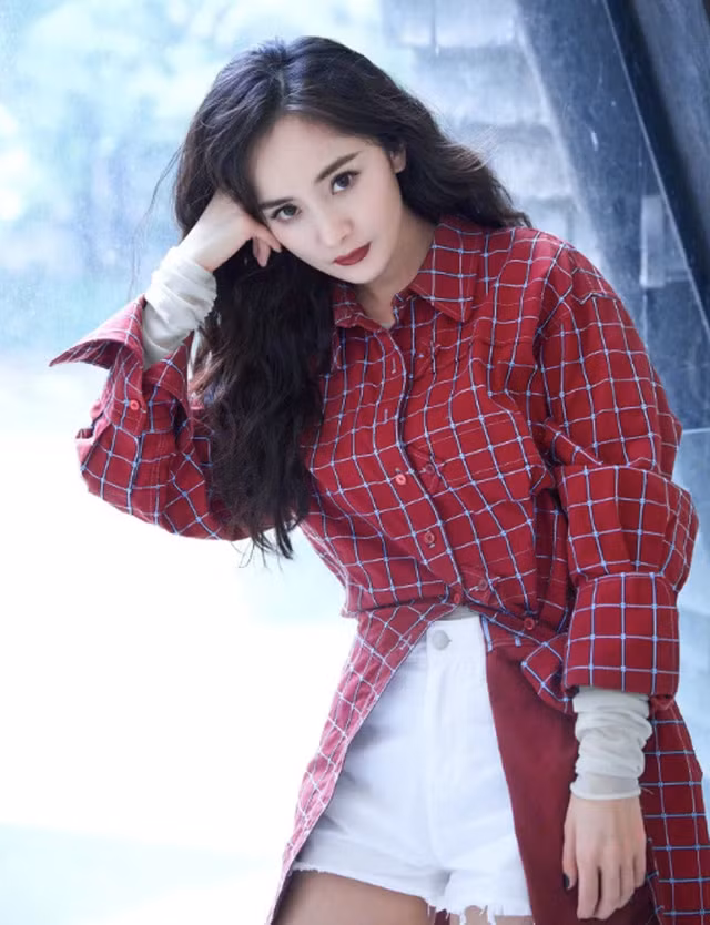 Dương Mịch giờ đây là quý cô độc thân của làng giải trí Trung Hoa. Ảnh: QQ Dương Mịch giờ đây là quý cô độc thân của làng giải trí Trung Hoa. Ảnh: QQ
