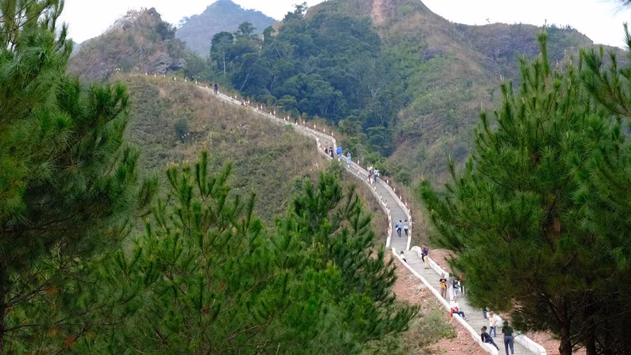 Nhiều du khách còn ví von đường bê tông này như 
