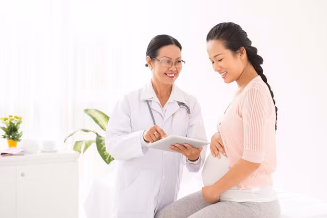 Thai phụ dùng thuốc cần có ý kiến của bác sĩ- Ảnh: Shutterstock