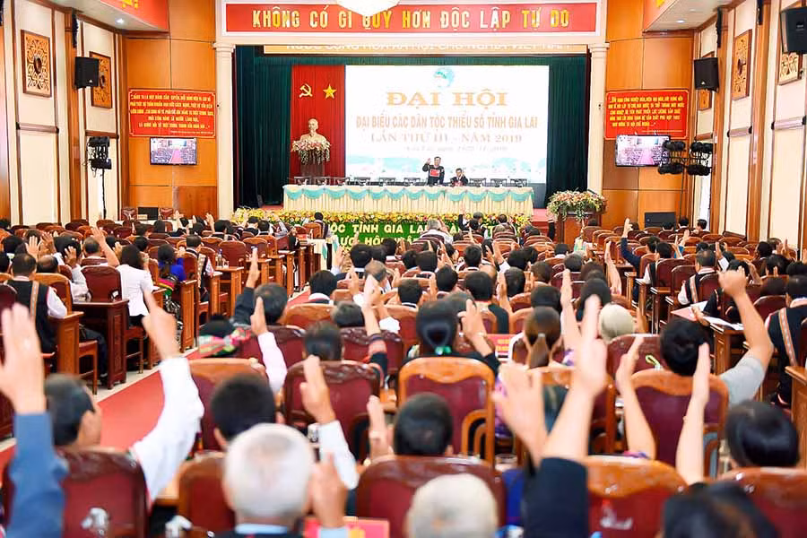 Các đại biểu biểu quyết các nội dung tại phiên trù bị. Ảnh: Đ.T
