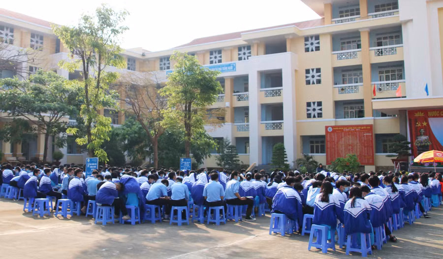 Học sinh tham dự kỳ thi. Ảnh: Trương Quang Hà
