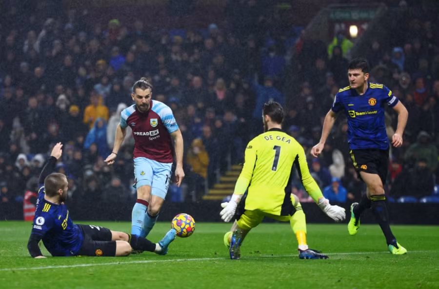 M.U (áo xanh) có cuộc báo thù ngọt ngọt trước Aston Villa. Ảnh: AFP