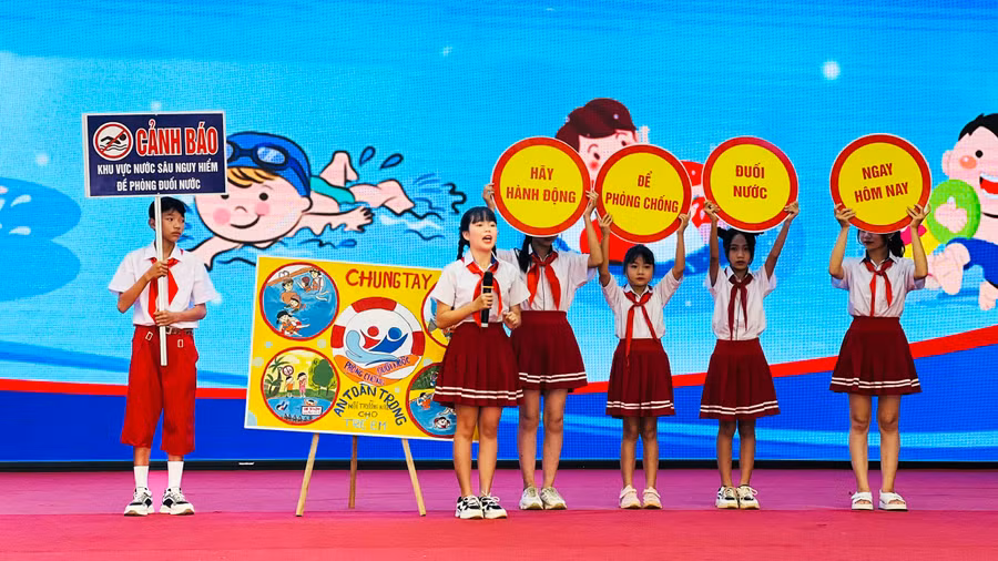 Phần thi hùng biện của Liên đội Trường THCS Trần Phú (xã Kdang, huyện Đak Đoa). Ảnh: Minh Nhật