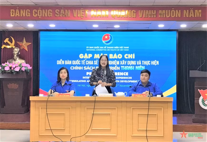 Các đồng chí chủ trì gặp mặt báo chí giới thiệu Diễn đàn 