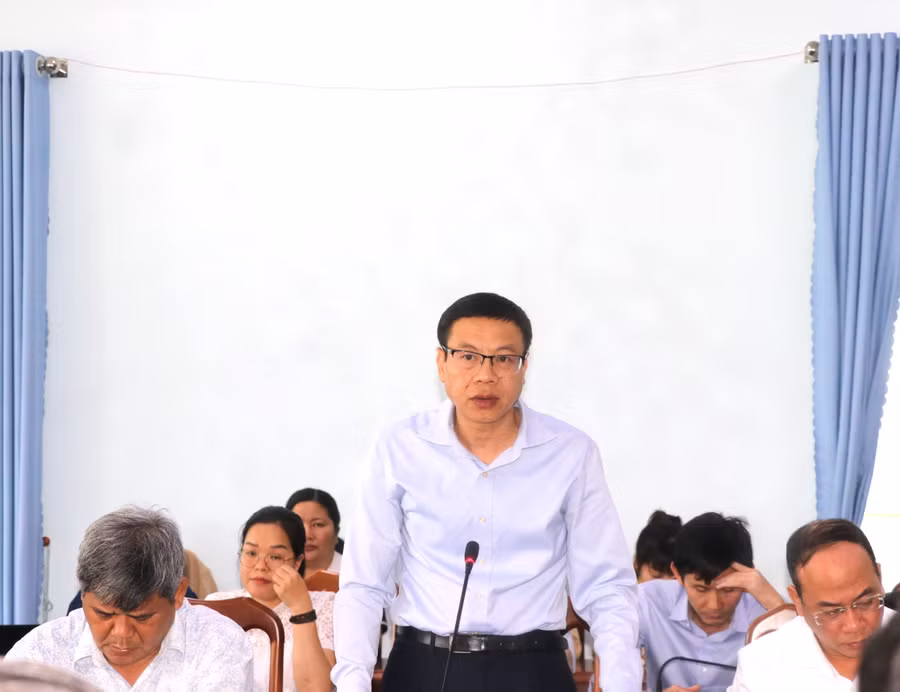 Thứ trưởng Bộ Khoa học và Công nghệ Lê Xuân Định phát biểu tại buổi làm việc với huyện Kông Chro. Ảnh: Ngọc Minh Thứ trưởng Bộ Khoa học và Công nghệ Lê Xuân Định phát biểu tại buổi làm việc với huyện Kông Chro. Ảnh: Ngọc Minh