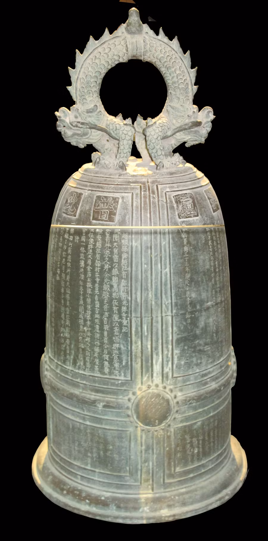 Toàn cảnh chuông chùa Phổ Quang