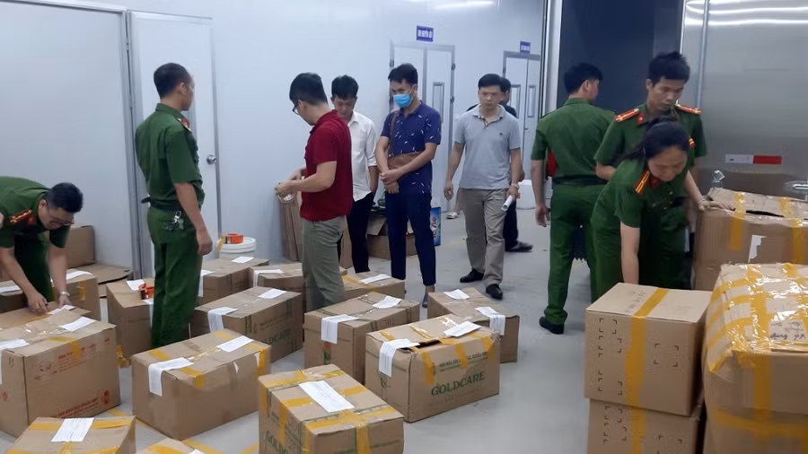 PC03 Công an tỉnh Bắc Giang niêm phong tang vật thu giữ trong vụ án. Ảnh Công an cung cấp