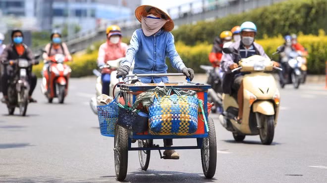 Chính sách BHXH tự nguyện hiện chưa hấp dẫn lao động tự do. Ảnh: Nhật Minh