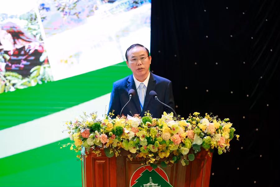 Phát biểu tại hội nghị, Thứ trưởng Bộ NNPTNT Phùng Đức Tiến cho rằng, cơ cấu kinh tế của Tây Nguyên đang chuyển dịch theo hướng tích cực. Các tỉnh Tây Nguyên cần tiếp tục có cơ chế, chính sách tạo điều kiện thuận lợi thu hút doanh nghiệp, thúc đẩy liên kết sản xuất, hình thành các chuỗi nông sản chủ lực từ nuôi trồng đến tiêu thụ...