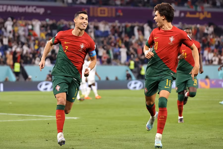 Ronaldo đi vào lịch sử với tư cách là cầu thủ đầu tiên ghi bàn ở năm kỳ World Cup. Ảnh: FIFA