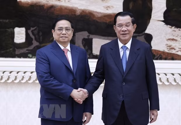 Thủ tướng Vương quốc Campuchia Samdech Techo Hun Sen và Thủ tướng Phạm Minh Chính tại lễ đón. (Ảnh: Dương Giang/TTXVN) Thủ tướng Vương quốc Campuchia Samdech Techo Hun Sen và Thủ tướng Phạm Minh Chính tại lễ đón. (Ảnh: Dương Giang/TTXVN)