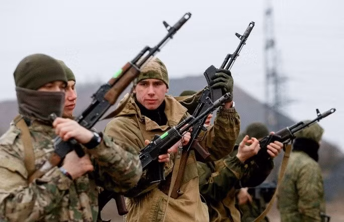 Phiến quân ly khai ở ngoại ô Donetsk. Ảnh: Reuters Phiến quân ly khai ở ngoại ô Donetsk. Ảnh: Reuters