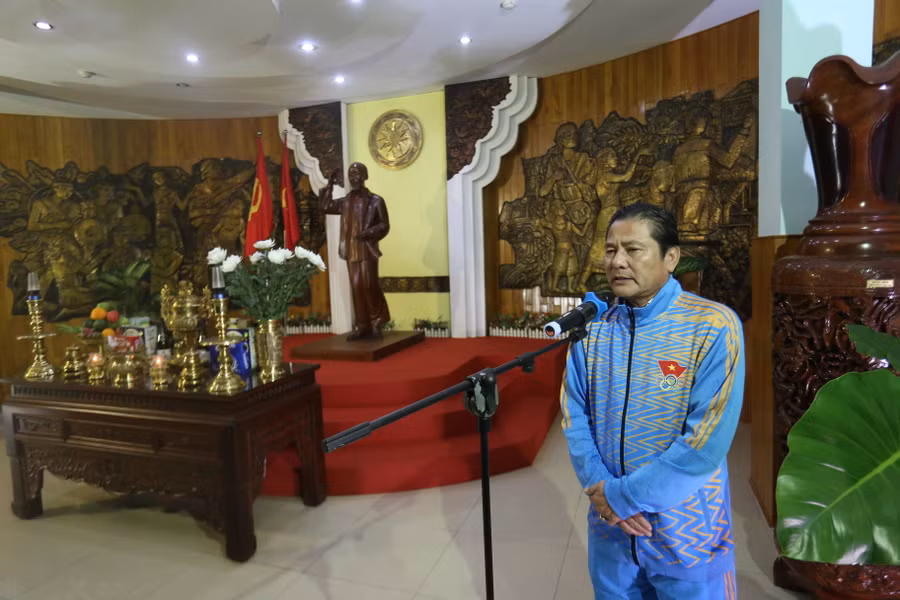Giám đốc Sở Văn hóa-Thể thao và Du lịch tỉnh giao nhiệm vụ cho Đoàn thể thao Gia Lai Ảnh: Văn Ngọc