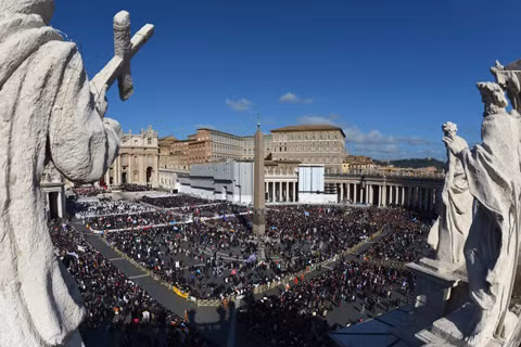  Toàn cảnh Tòa thánh Vatican lúc này, sát giờ diễn ra lễ đăng quang của Giáo hoàng Francis.