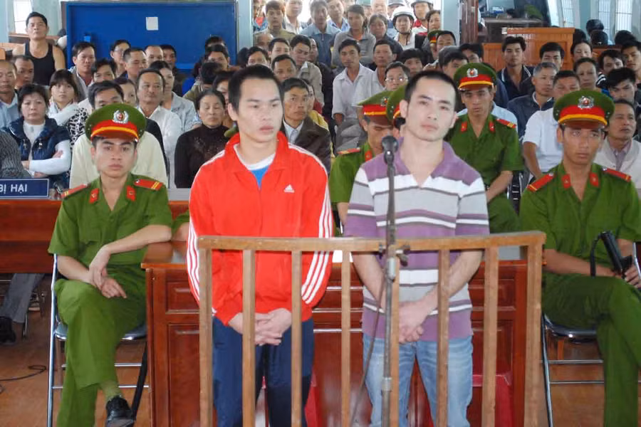 Đào Tấn Tình (phải) và Vũ Xuân Bảo tại tào. Ảnh: Ngô Khắc Lịch