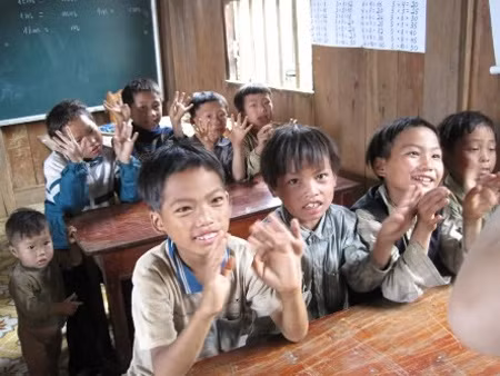 Học sinh nghèo, học sinh là người dân tộc thiểu số sẽ được hỗ trợ tiền ăn mỗi tháng 420.000 đồng.