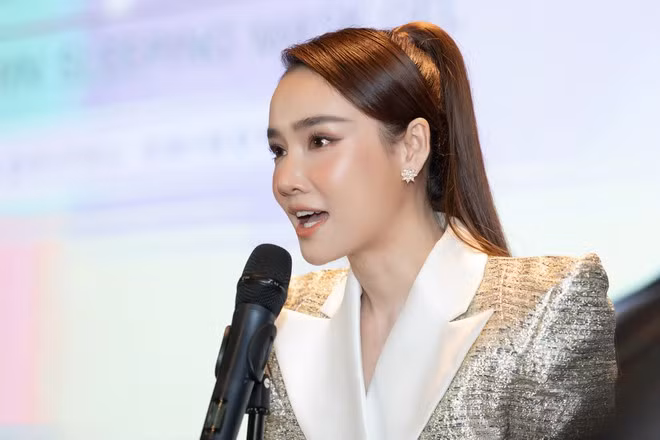 Nhã Phương xúc động kể về giai đoạn khó khăn sau sinh. ẢNH: NVCC