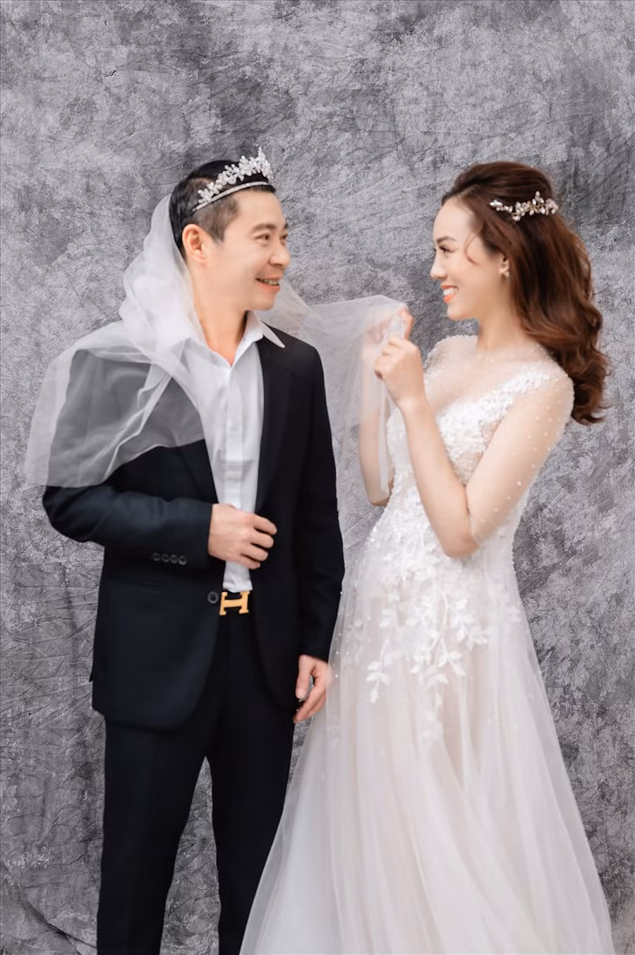 Thông tin đám cưới của NSND Công Lý và bạn gái Ngọc Hà đang nhận được nhiều sự chú ý từ công chúng. Ảnh: Mạnh Bi.