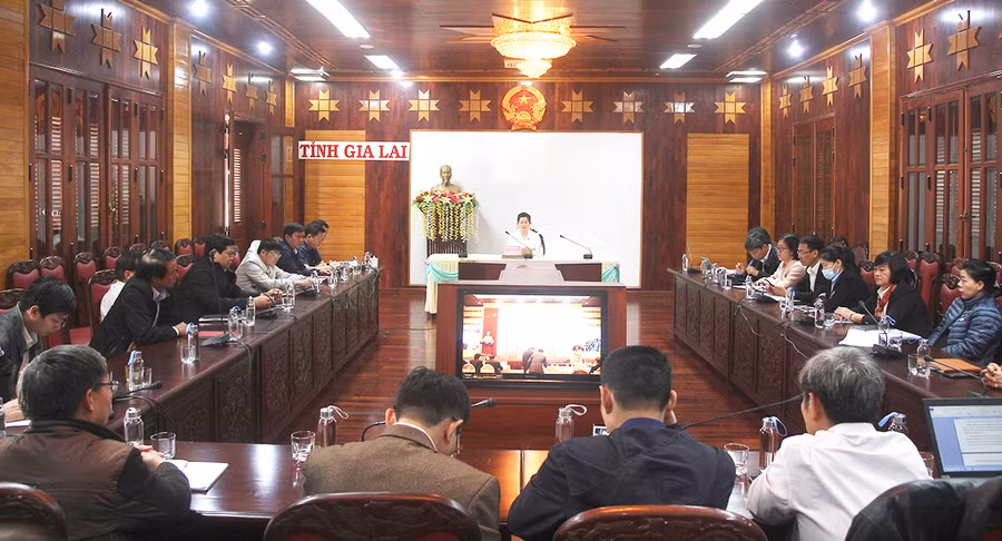  Các đại biểu tham dự Hội nghị ở đầu cầu Gia Lai. Ảnh: Văn Ngọc