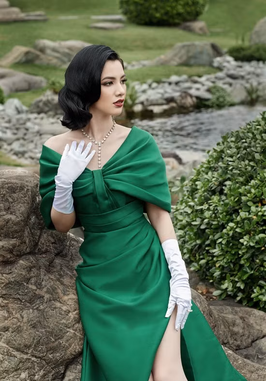 Vẻ đẹp của mỹ nhân quê An Giang tạo nhiều cảm hứng cho các NTK sáng tạo các bộ cánh lộng lẫy.