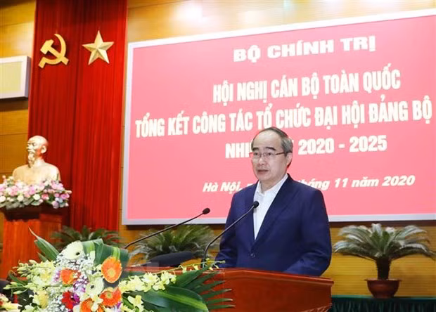 Ủy viên Bộ Chính trị, đại diện Đảng bộ Thành phố Hồ Chí Minh, Nguyễn Thiện Nhân phát biểu tham luận. (Ảnh: Phương Hoa/TTXVN)