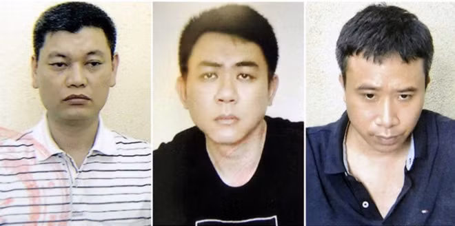 Theo luật sư bào chữa cho bị cáo Phạm Quang Dũng (ngoài cùng bên phải), bị cáo Dũng đã tỏ ra rất ân hận, ăn năn trước hành vi vi phạm của mình. Theo luật sư bào chữa cho bị cáo Phạm Quang Dũng (ngoài cùng bên phải), bị cáo Dũng đã tỏ ra rất ân hận, ăn năn trước hành vi vi phạm của mình.