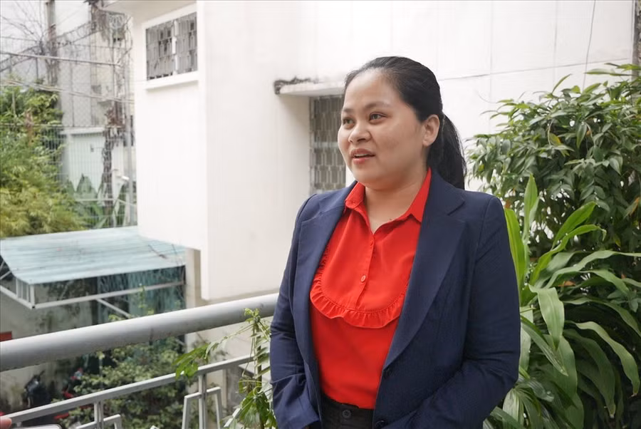 Bà Nguyễn Thị Thắng - Phó phòng Quản lý cơ sở lưu trú Sở Du lịch TPHCM trao đổi với PV Báo Lao về công tác phòng chống dich của ngành du lịch Thành phố. Ảnh: Anh Tú