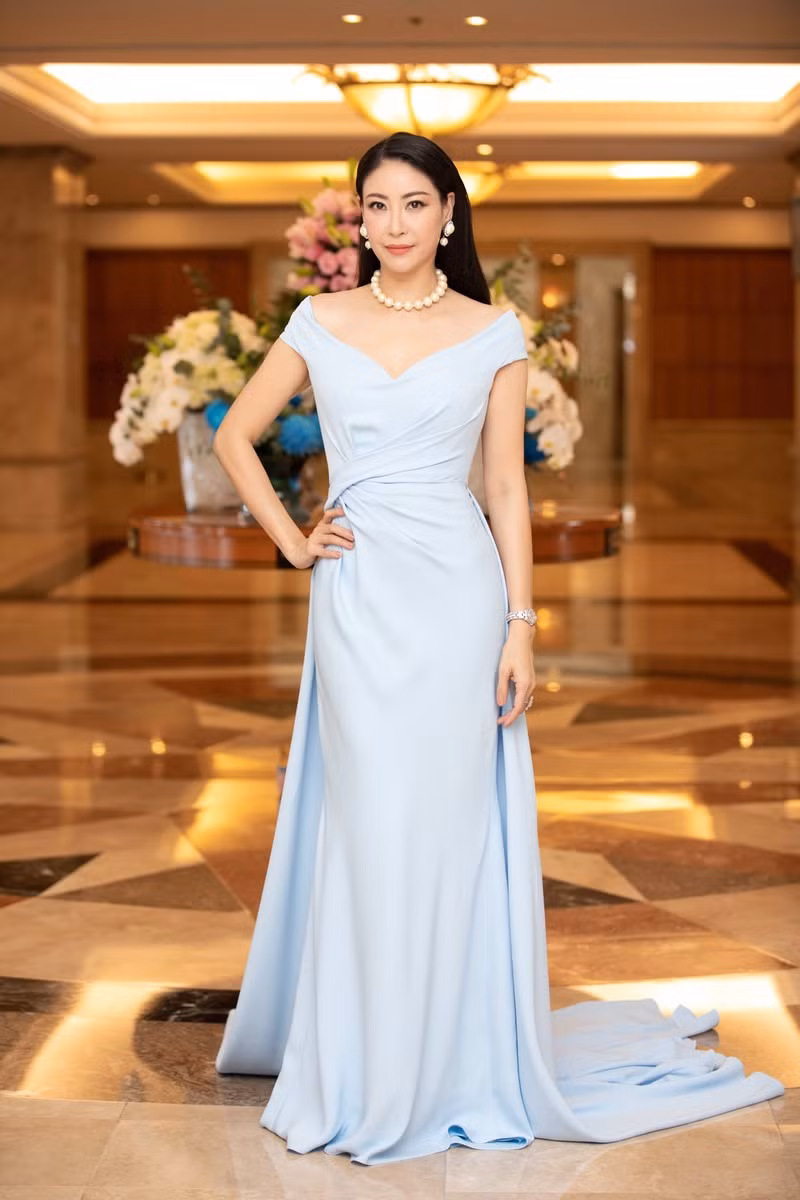 Cô là một trong những nàng hậu thường xuyên đồng hành với cuộc thi Hoa hậu Việt Nam trong nhiều năm qua. Hà Kiều Anh tham gia làm giám khảo, tuyển chọn các thế hệ kế cận cho chiếc vương miện danh giá.