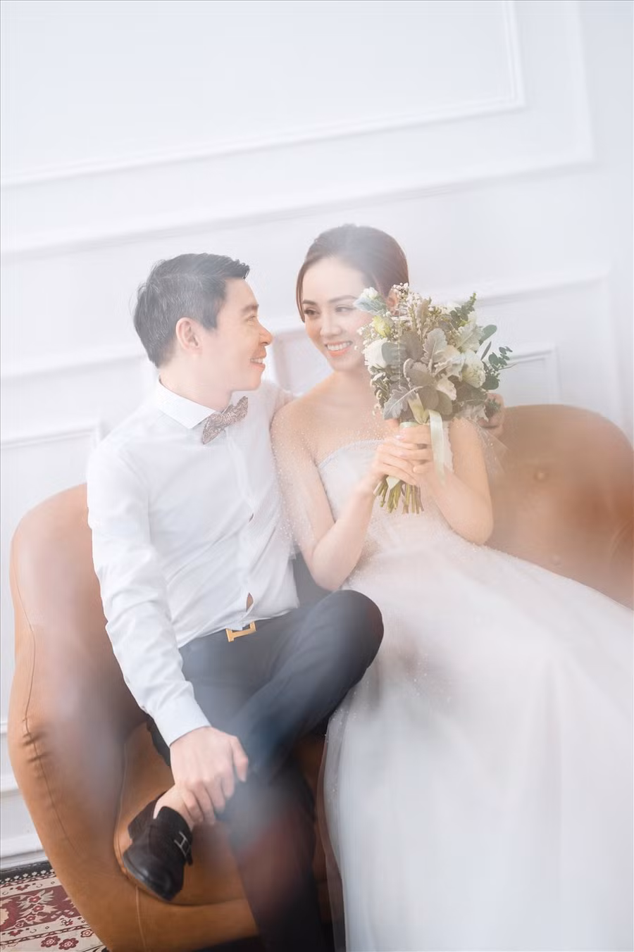 Về kế hoạch cưới, NSND Công Lý và vợ chưa cưới đã lên kế hoạch từ lâu và đấy đều là sự mong mỏi và chờ đợi từ cả hai phía khi tình yêu chín muồi. Tuy nhiên vì tình hình dịch bệnh nên các công tác chuẩn bị đều thay đổi và khi đã chuẩn bị chu đáo mới thông báo tới người thân. Đám cưới của cả 2 sẽ tổ chức ngày 2.1 tới tại Hà Nội. Ảnh: Mạnh Bi.