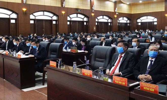  Bên cạnh khắc phục những hậu quả nghiêm trọng do đại dịch Covid-19, Đà Nẵng vẫn đang triển khai nghiêm ngặt trong các biện pháp phòng chống Covid-19. Ảnh: Hoàng Sơn