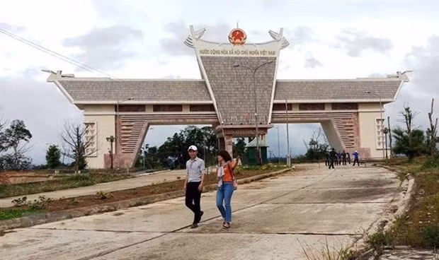  Cửa khẩu Nam Giang thông thương với nước bạn Lào. (Ảnh: Trịnh Bang Nhiệm/TTXVN)