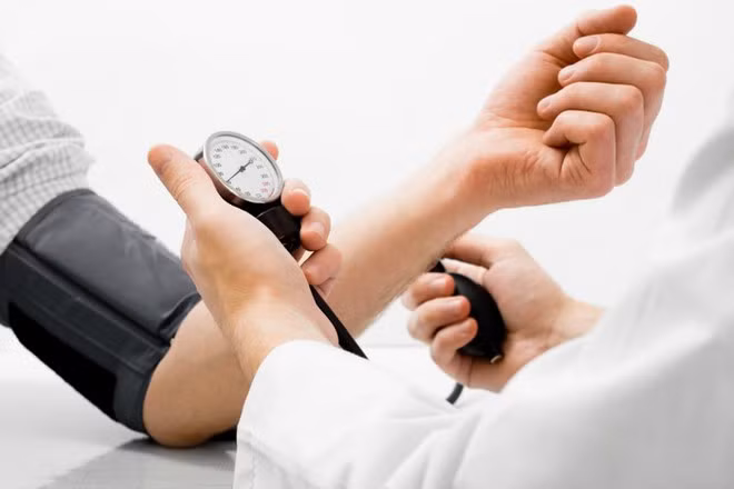 Nam giới tuổi trung niên trở nên bị huyết áp cao có nguy cơ suy giảm nhận thức nhanh hơn ẢNH MINH HỌA: SHUTTERSTOCK