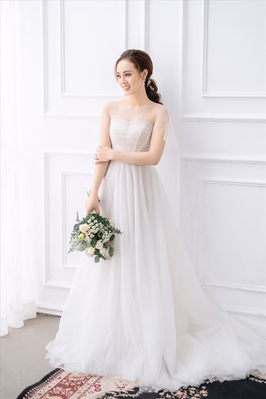 Trong mắt NSND Công Lý, Ngọc Hà là một cô gái có trái tim ấm áp. Cô sống tình cảm, nghĩa tình và là người luôn đặt chuyện tình cảm lên hàng đầu để giữ các mối quan hệ. Ảnh: Mạnh Bi.